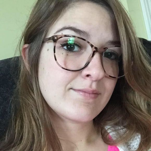 Meet your Posher, Stéphaniie - Picture 1 of 1